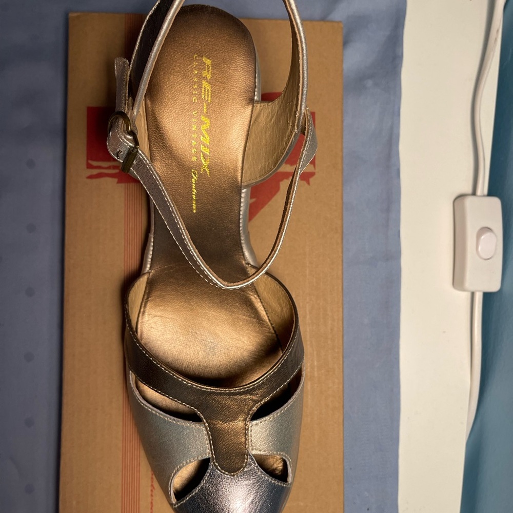 Size 10 Remix shoes in excellent condition. Worn only twice!
